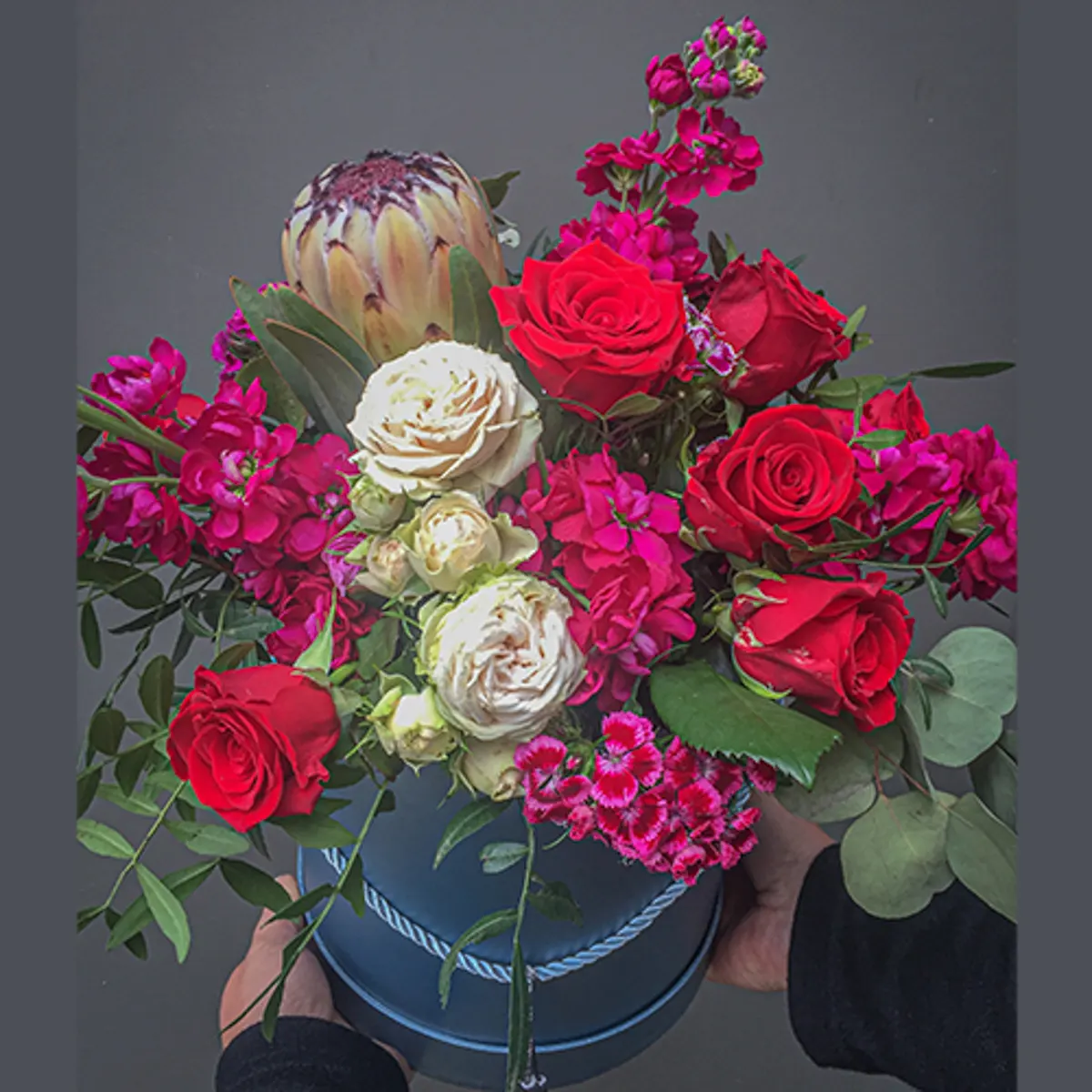 flowerbox F002, protea, różą, goździk, kwiaciarnia, bielsko-biała